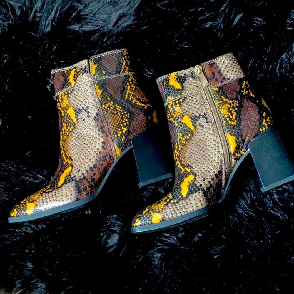 NWT On trend Snake Print Booties!